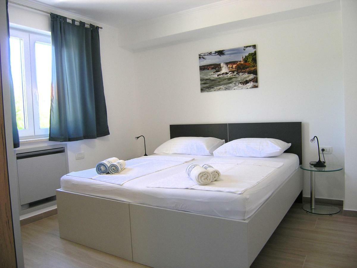 Apartmani Krajinovic Krk Town Extérieur photo