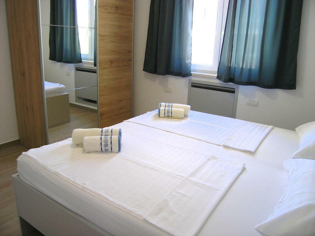 Apartmani Krajinovic Krk Town Extérieur photo