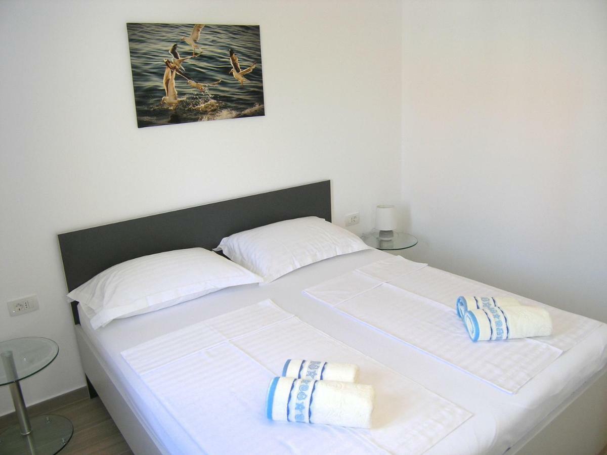 Apartmani Krajinovic Krk Town Extérieur photo